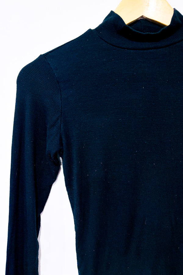 Chandail noir côtelé à col montant seconde main - Garage- La Penderie du Paradis