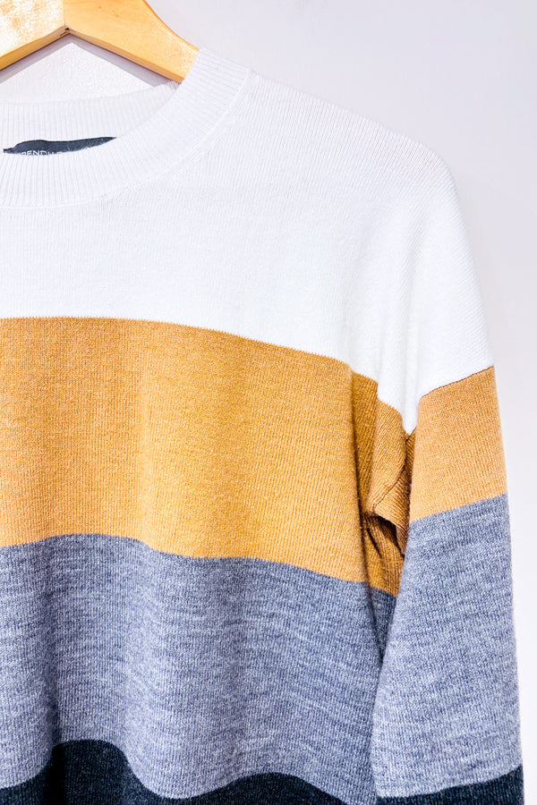 Chandail en tricot blanc gris et beige seconde main - French Connection- La Penderie du Paradis