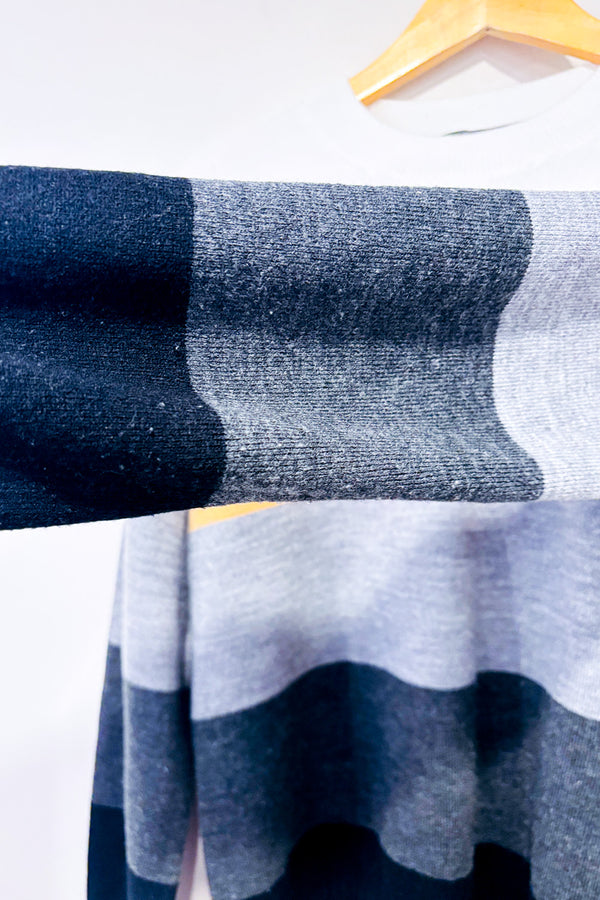 Chandail en tricot blanc gris et beige seconde main - French Connection- La Penderie du Paradis