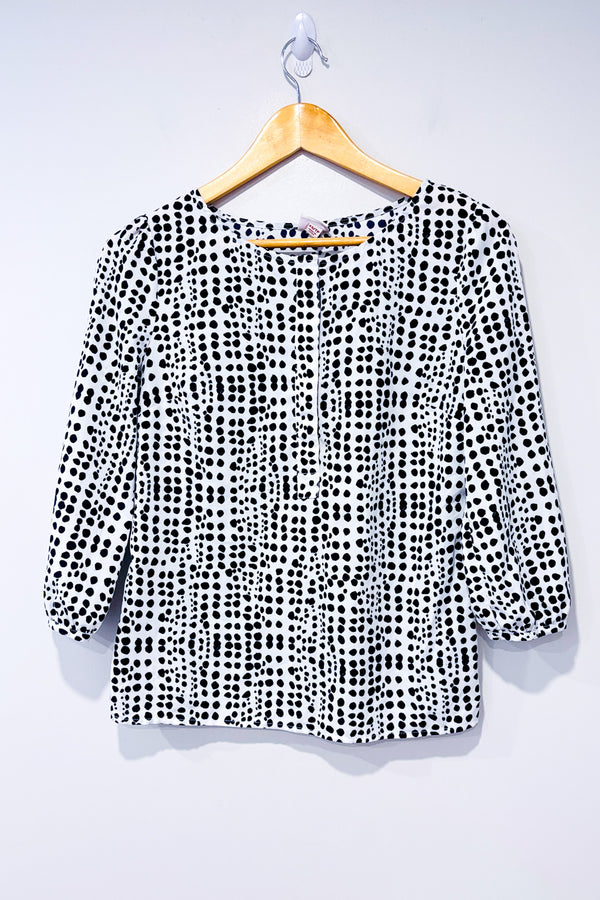 Blouse blanche à pois marine seconde main - Merona- La Penderie du Paradis