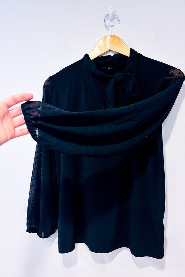 Haut noir fluide avec manches transparentes seconde main - Cable & Gauge- La Penderie du Paradis