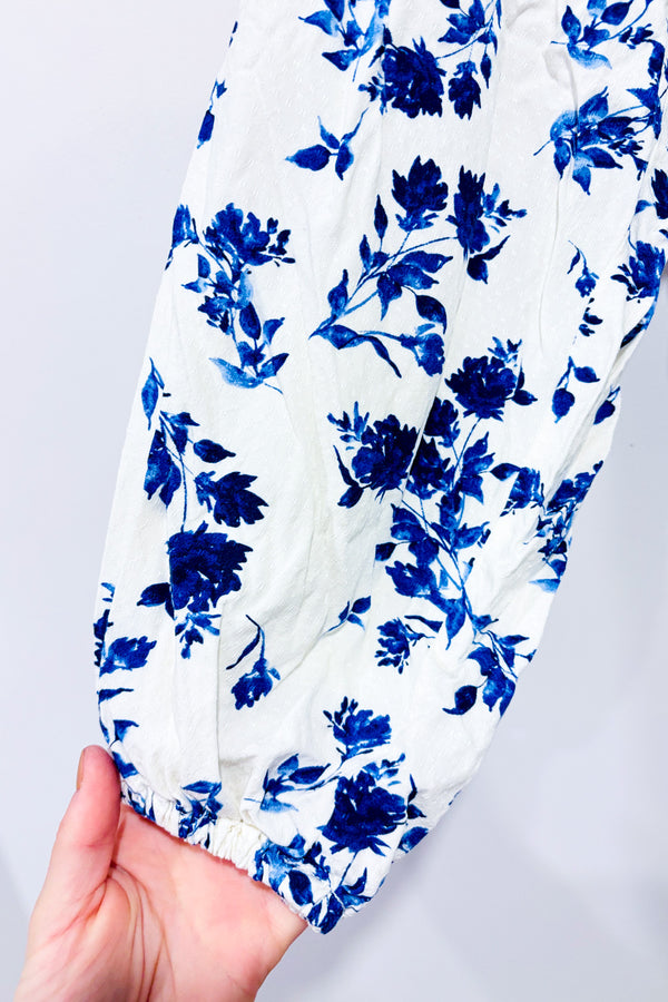 Blouse fluide blanche à fleurs bleues seconde main - Old Navy- La Penderie du Paradis