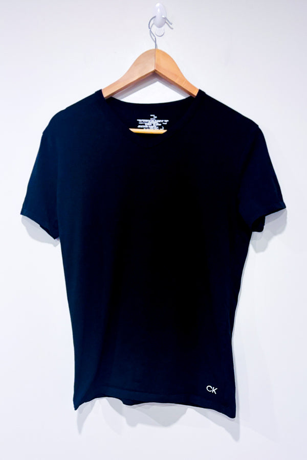 T-shirt noir basique seconde main - Calvin Klein- La Penderie du Paradis