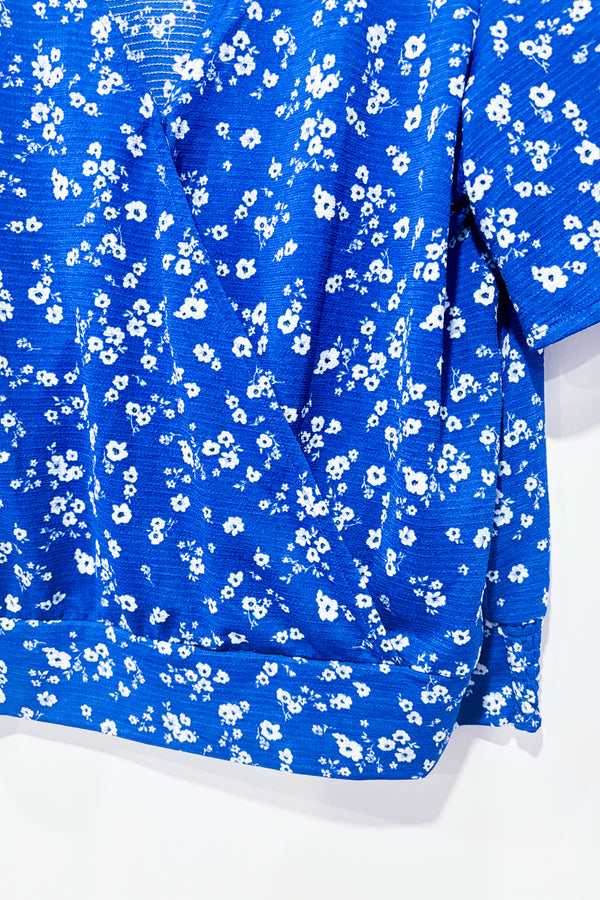 Haut bleu fleuri à manches fluides seconde main - Reitmans- La Penderie du Paradis