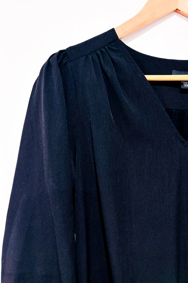 Blouse noire avec manches froncées seconde main - Le Château- La Penderie du Paradis