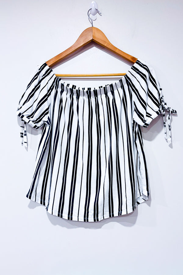 Haut blanc et marine à épaules dénudées* seconde main - H&M- La Penderie du Paradis