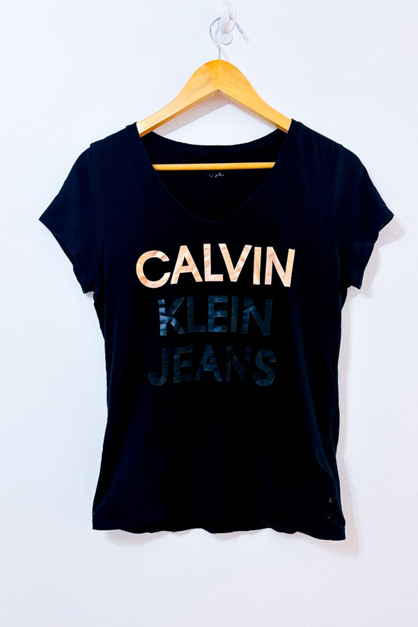 T-shirt noir basique seconde main - Calvin Klein- La Penderie du Paradis