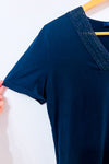 T-shirt marine avec dentelle seconde main - Tommy Hilfiger- La Penderie du Paradis