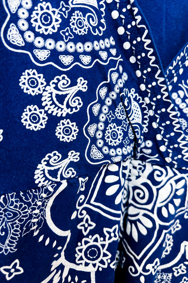 Haut cache-cœur bleu à motif paisley seconde main - SWS Streetwear Society- La Penderie du Paradis
