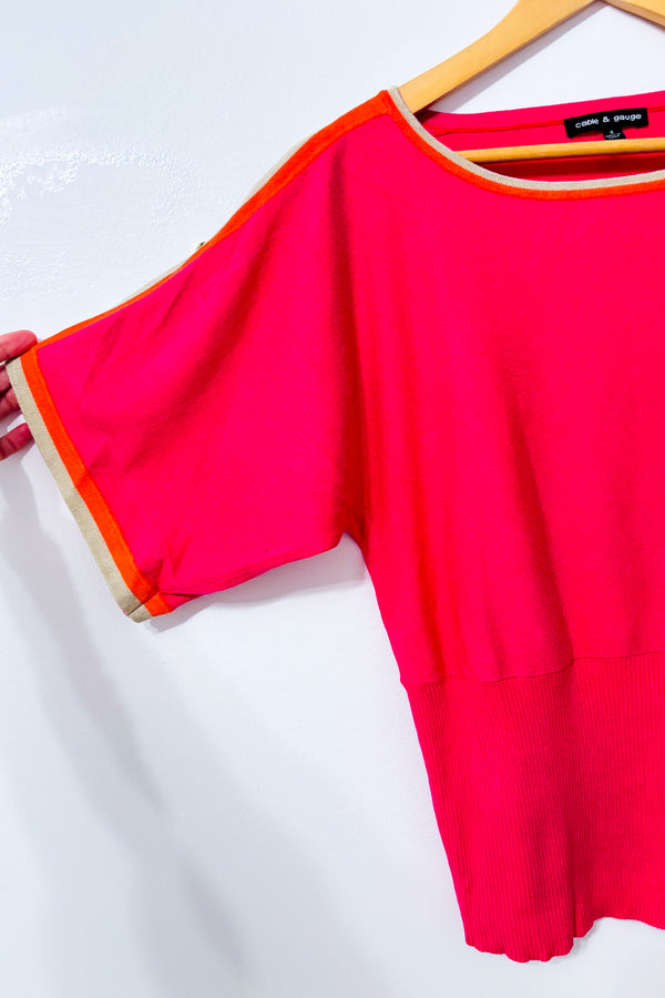 Haut rose fuchsia en tricot à manches amples seconde main - Cable & Gauge- La Penderie du Paradis