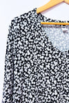 Chandail noir et gris fleuri à col en V seconde main - Old Navy- La Penderie du Paradis