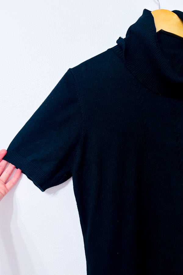 Haut noir en tricot à col roulé manches courtes seconde main - Marie-Claire- La Penderie du Paradis