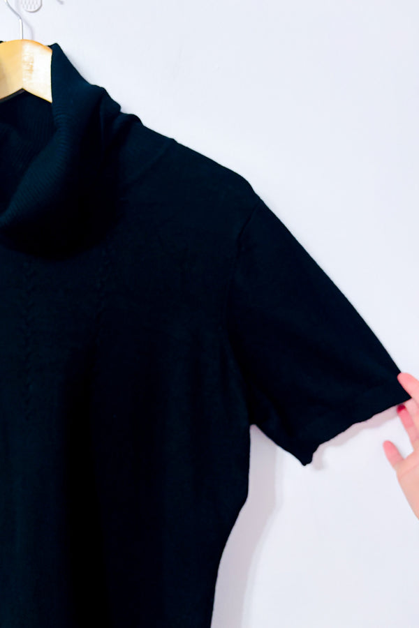 Haut noir en tricot à col roulé manches courtes seconde main - Marie-Claire- La Penderie du Paradis