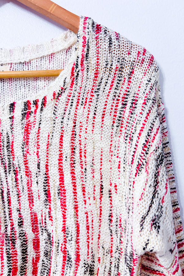 Chandail crème et rouge à ourlet asymétrique seconde main - Liky- La Penderie du Paradis