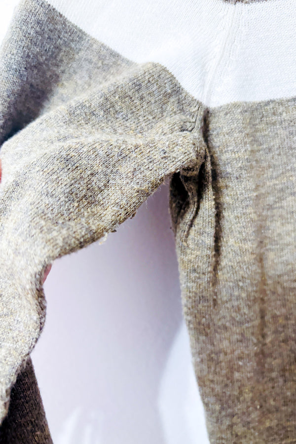 Chandail taupe et crème à bandes contrastantes* seconde main - Banana Republic- La Penderie du Paradis