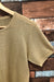 Magasine T-shirt en maille or scintillant (m) - Beechers Brook à La Penderie du Paradis et trouve des t-shirts seconde main pour femmes dans notre friperie en ligne.