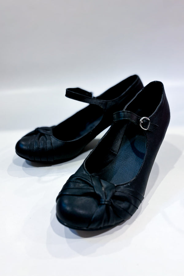 Chaussures noires (9) -- La Penderie du Paradis 🕊