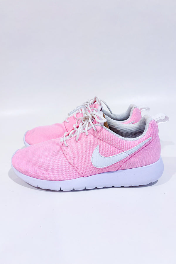 Chaussures de sport rose Roshe One (5)*-Nike-La Penderie du Paradis 🕊