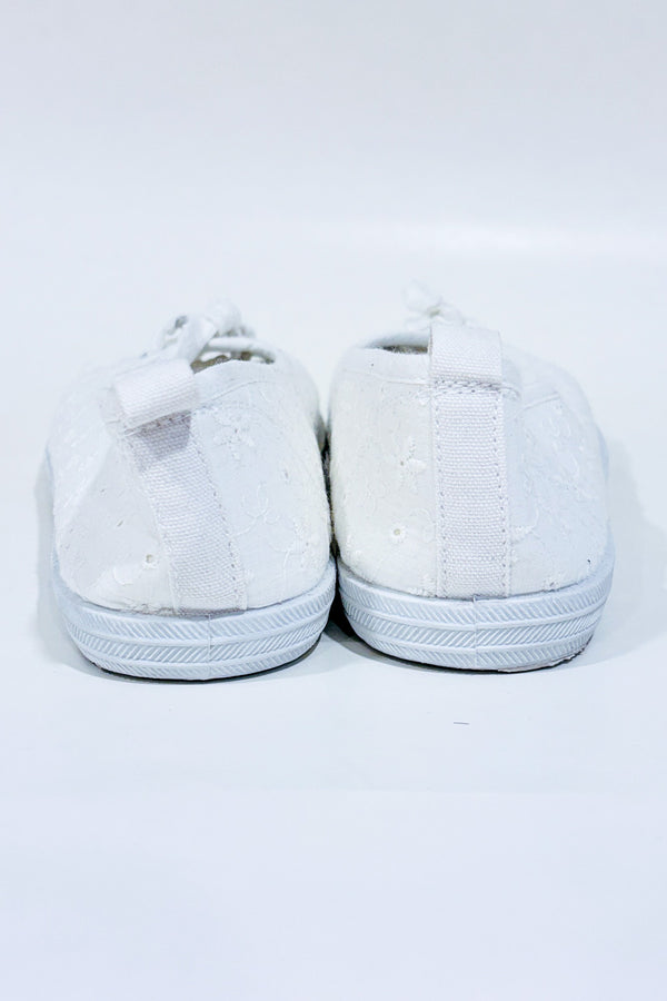 Chaussures blanches en dentelle style ballerine seconde main - Ardene- La Penderie du Paradis