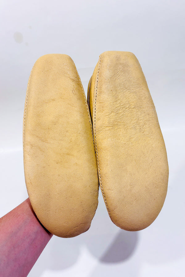 Mocassin intérieur beige en cuir avec perles* seconde main - Bastien- La Penderie du Paradis