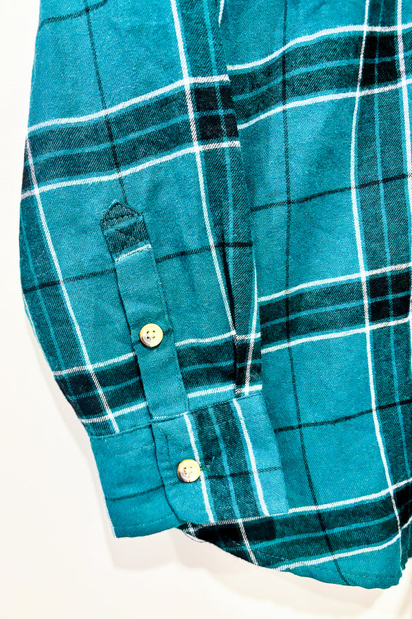Chemise verte et noire à carreaux (m) -- La Penderie du Paradis ?