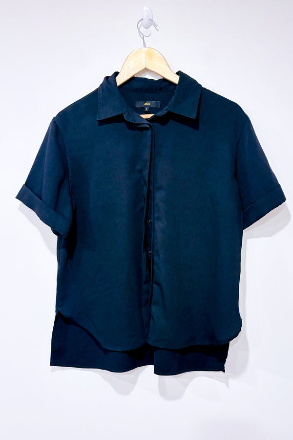 Chemise noire asyémtrique à manches courtes (m)-AKA-La Penderie du Paradis 🕊