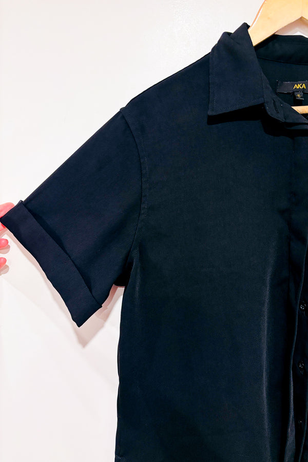 Chemise noire asyémtrique à manches courtes (m)-AKA-La Penderie du Paradis 🕊