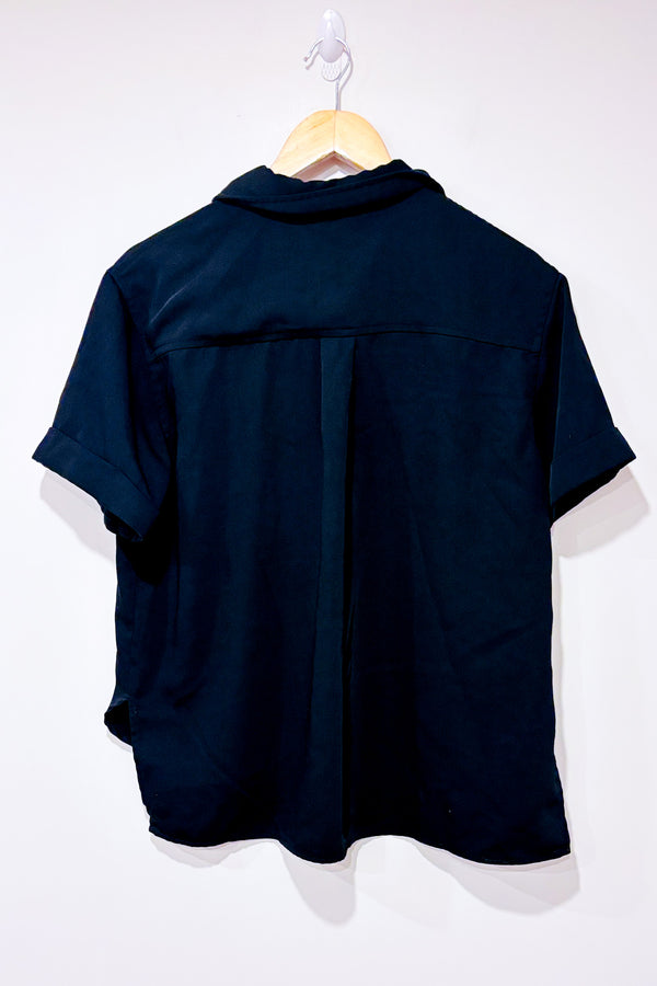 Chemise noire asyémtrique à manches courtes (m)-AKA-La Penderie du Paradis 🕊