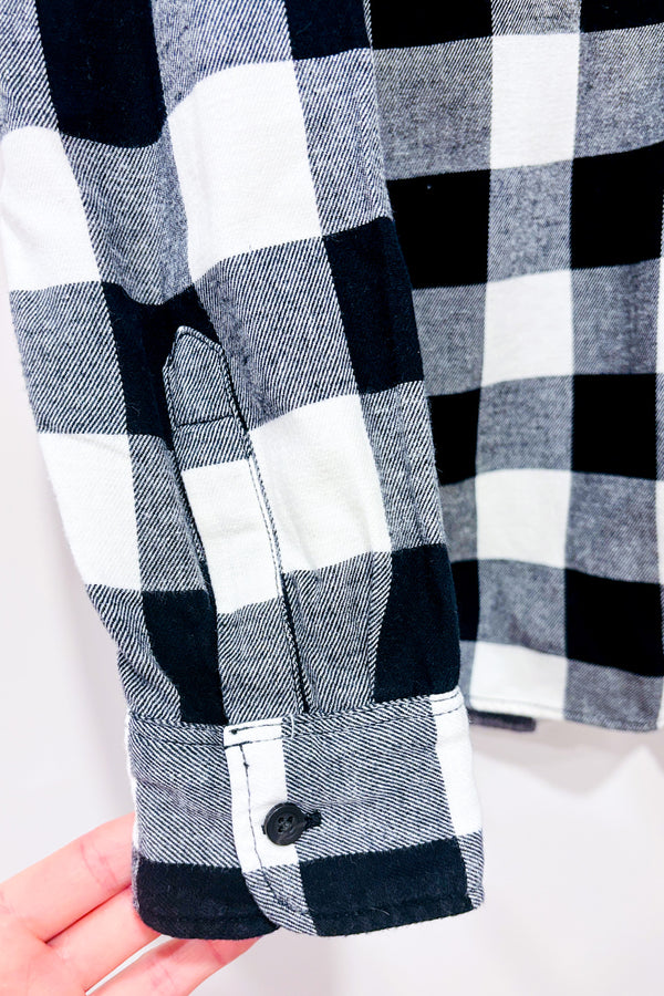 Chemise noire et blanche à carreaux en flanelle (m) seconde main - Uniqlo- La Penderie du Paradis