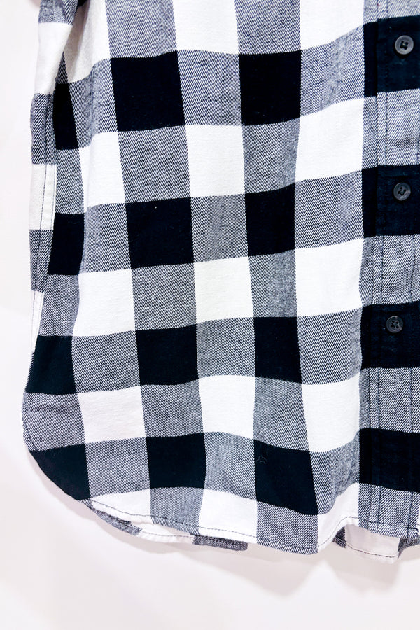 Chemise noire et blanche à carreaux en flanelle (m) seconde main - Uniqlo- La Penderie du Paradis