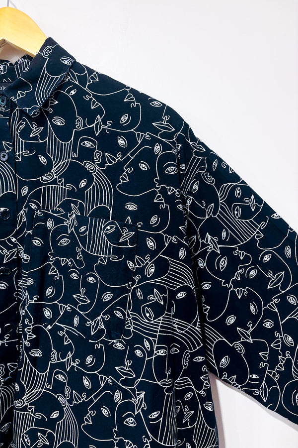 Chemise ample noire à motifs visages graphiques* seconde main - Simons- La Penderie du Paradis