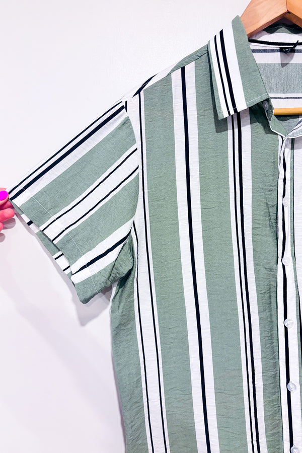 Chemise verte et blanche rayée seconde main - SHEIN- La Penderie du Paradis