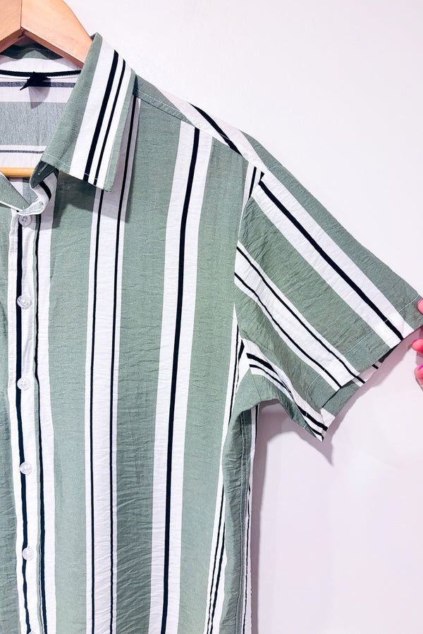 Chemise verte et blanche rayée seconde main - SHEIN- La Penderie du Paradis