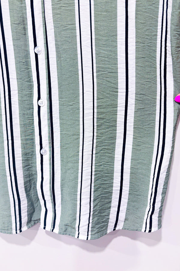 Chemise verte et blanche rayée seconde main - SHEIN- La Penderie du Paradis