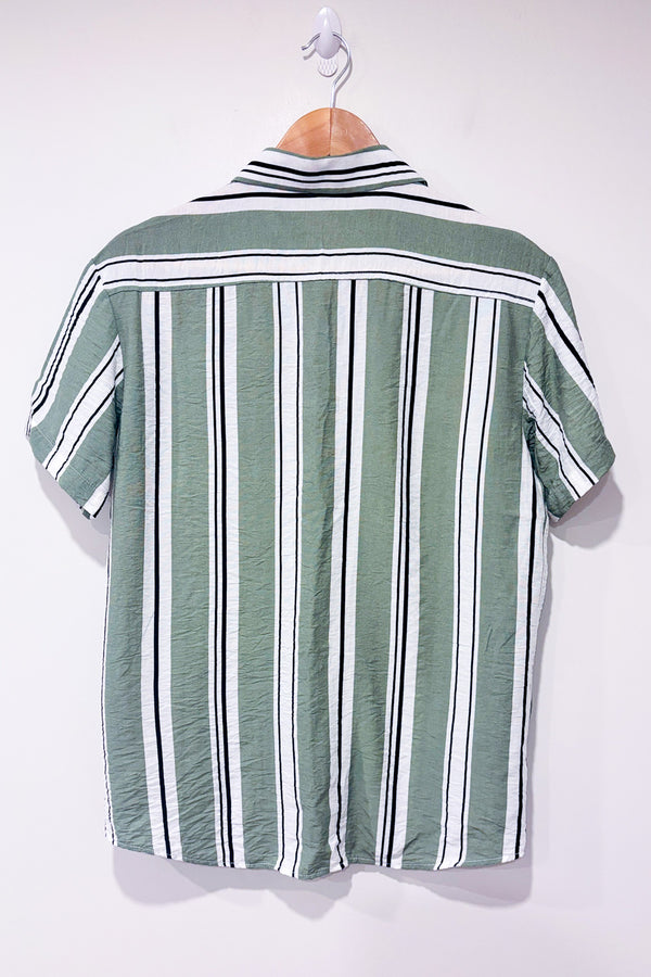Chemise verte et blanche rayée seconde main - SHEIN- La Penderie du Paradis