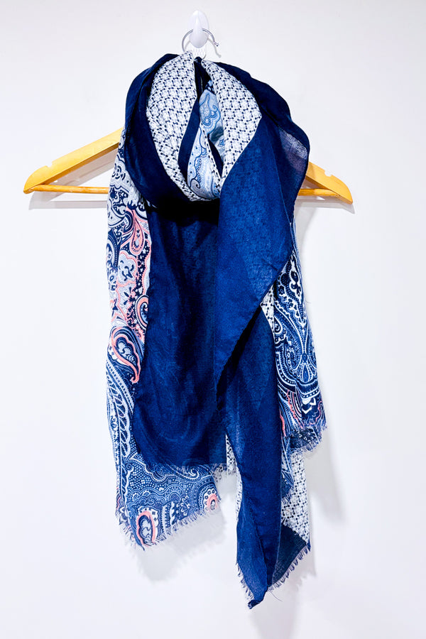 Foulard bleu à motifs Paisley léger seconde main - Reitmans- La Penderie du Paradis