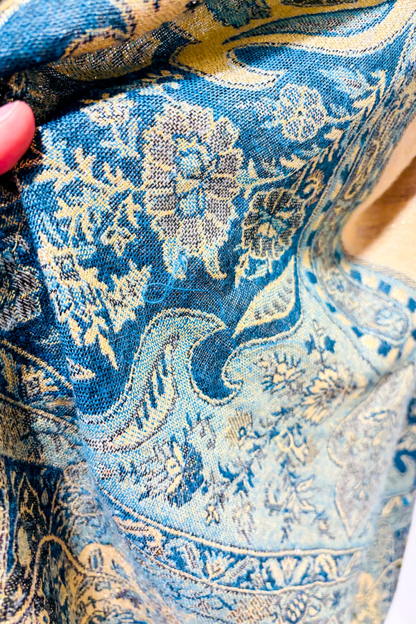 Foulard paisley bleu et beige scintillant à franges seconde main - Autres- La Penderie du Paradis