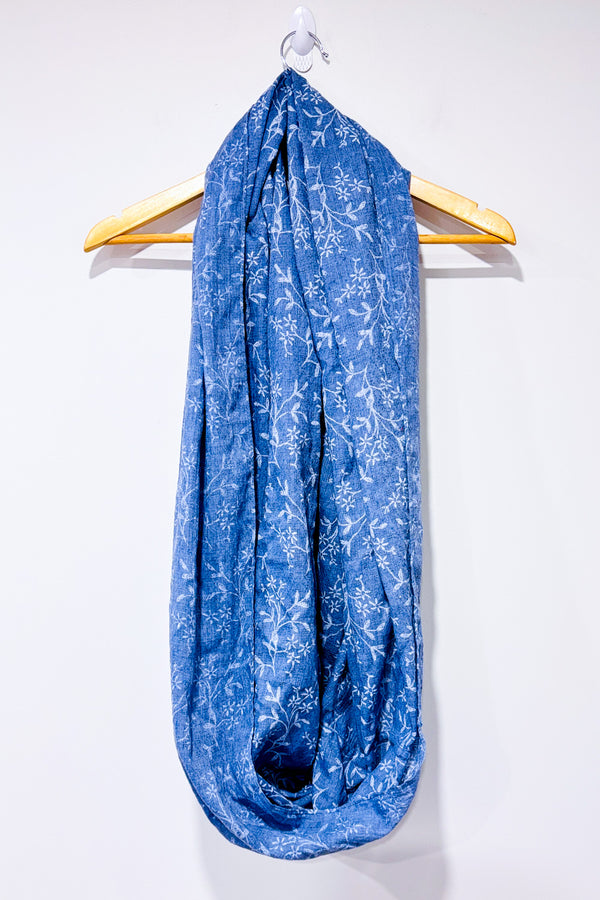 Foulard infini bleu fleuri seconde main - Autres- La Penderie du Paradis