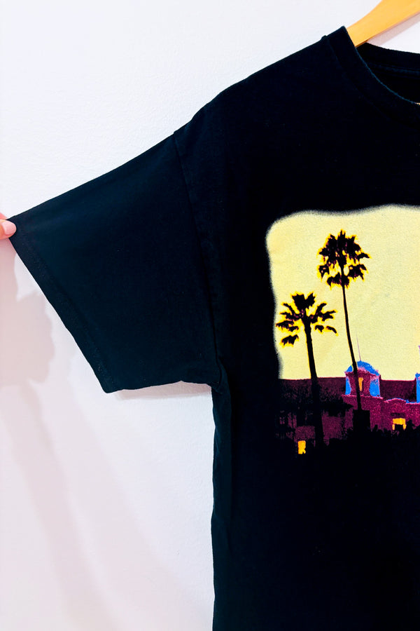 T-shirt noir graphique 'Hotel California' seconde main - Rock Off- La Penderie du Paradis