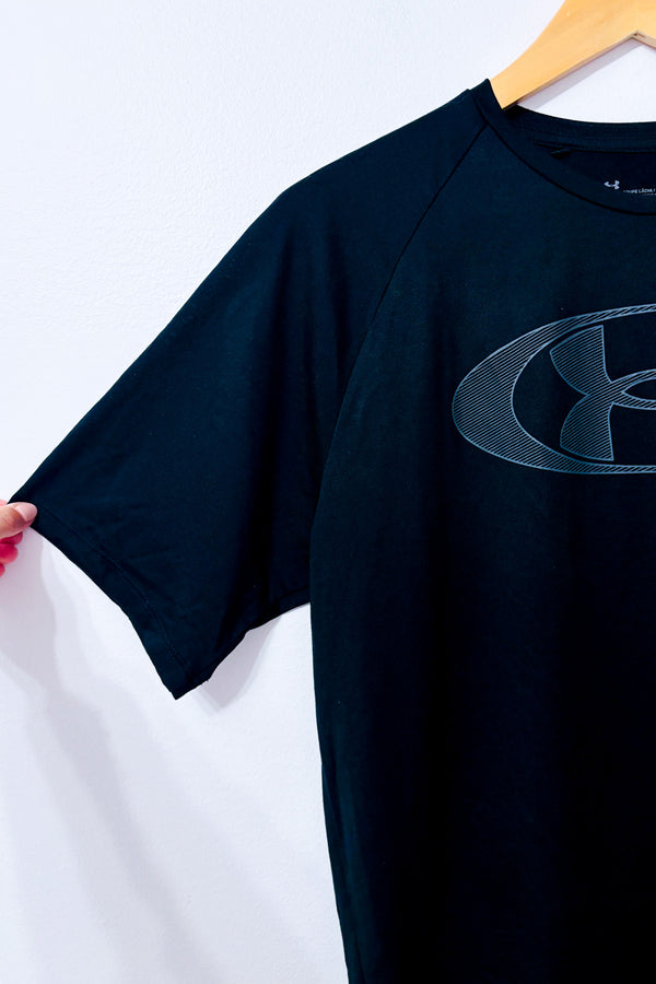 T-shirt de sport noir seconde main - Under Armour- La Penderie du Paradis