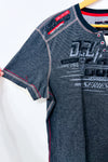 T-shirt gris rayé à imprimé graphique seconde main - TXT- La Penderie du Paradis