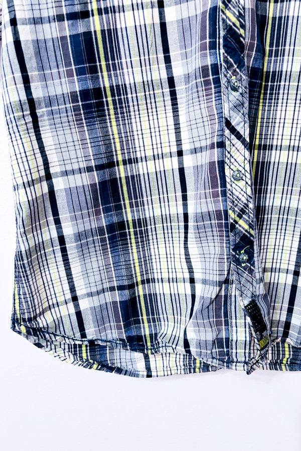 Chemise à carreaux gris, noir et vert à manches courtes seconde main - Noize78- La Penderie du Paradis
