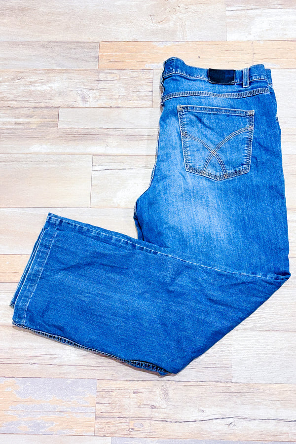 Jeans bleu délavé à jambe droite - Homme seconde main - Brax Feel Good- La Penderie du Paradis