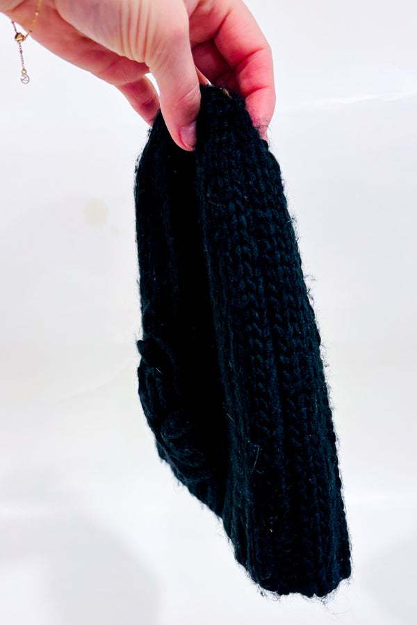 Tuque noire en tricot avec fleur seconde main - Autres- La Penderie du Paradis