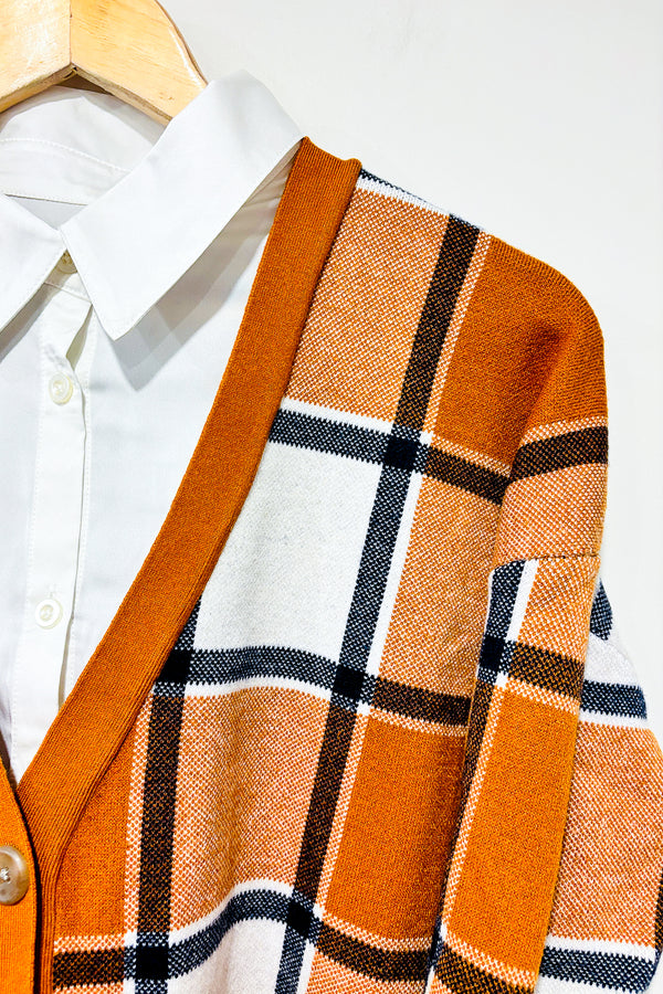Haut cardigan et chemise intégrée safran à carreaux (l) -- La Penderie du Paradis ?
