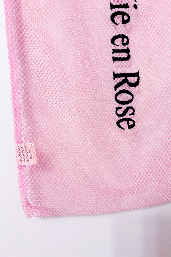 Sac de lavage rose en filet pour sous-vêtements seconde main - La Vie En Rose- La Penderie du Paradis