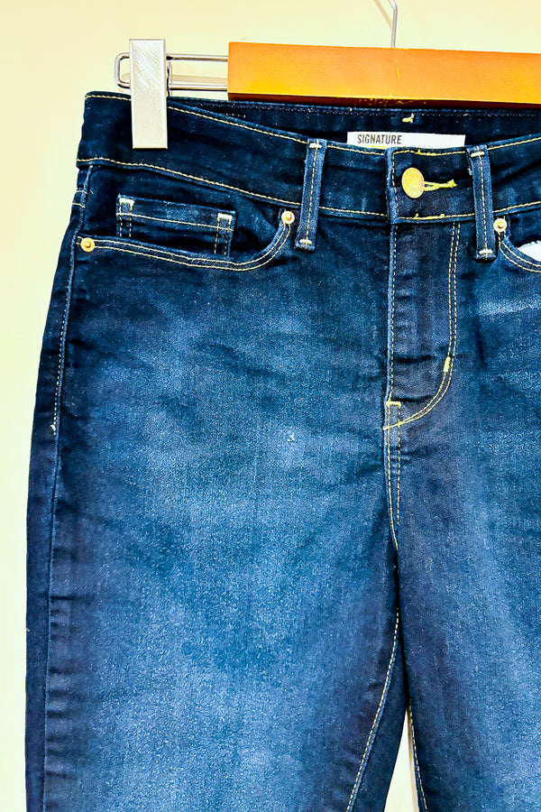Jeans bleu foncé jambe étroite (s) -- La Penderie du Paradis ?