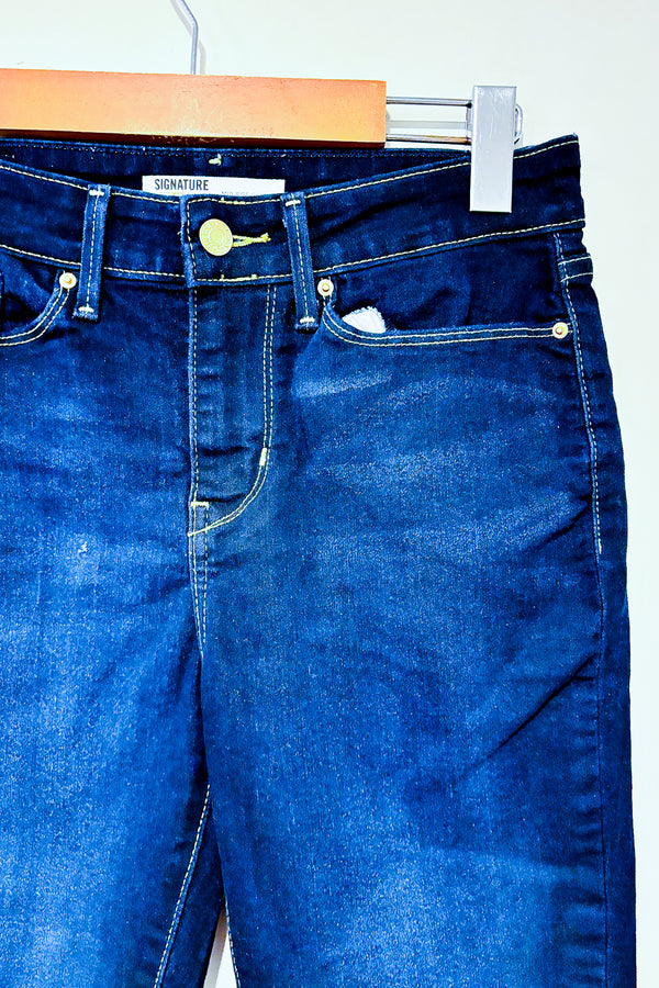 Jeans bleu foncé jambe étroite (s) -- La Penderie du Paradis ?
