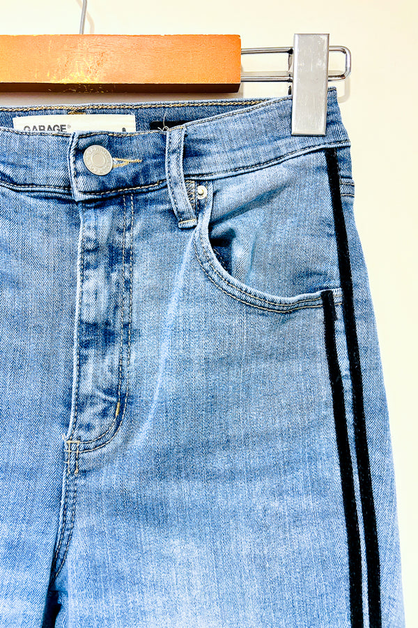 Jeans bleu pâle avec bandes noires en velours (xs) seconde main Garage 