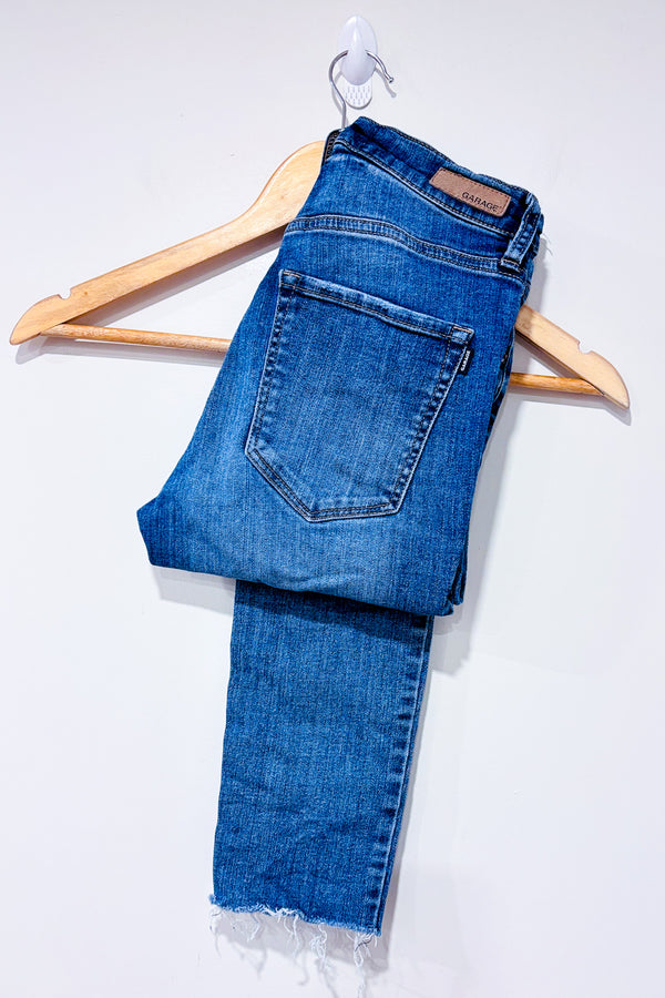 Jeans bleu pâle délavé jambe étroite (xs)-Garage-La Penderie du Paradis 🕊